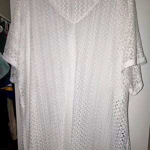 Elegant White Lace Women's Top